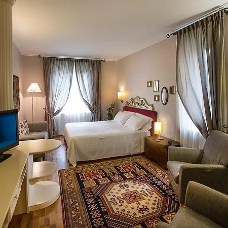 מלון Regina Adelaide & 4*